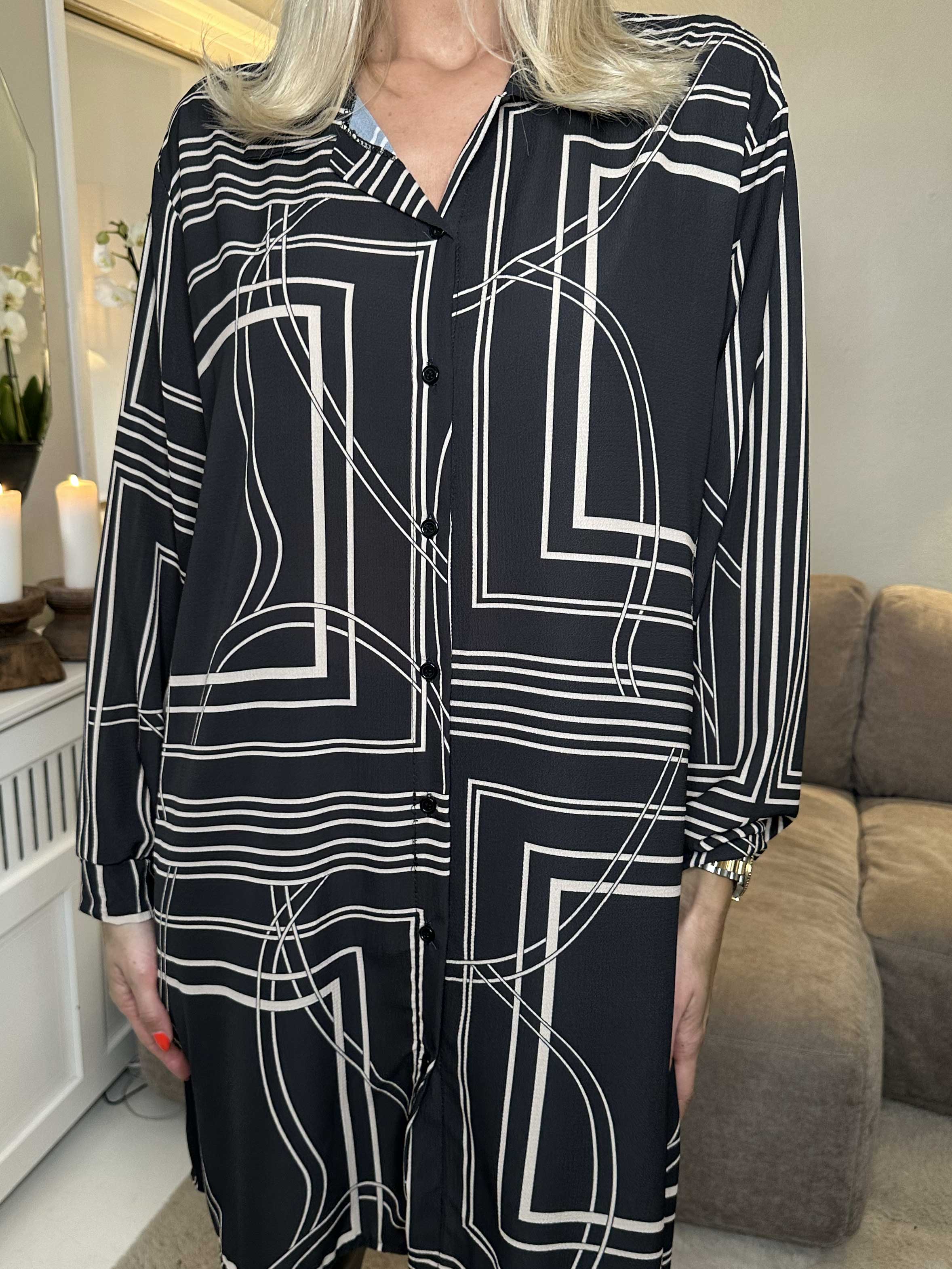 Abigail Square - Mönstrad skjortklänning - Navy